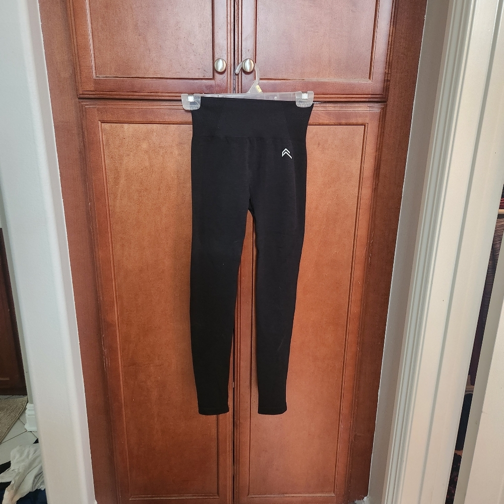 Oner active black leggings size small. Never worn